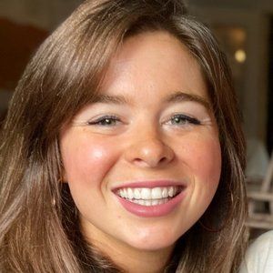 Meet your Posher, Maura